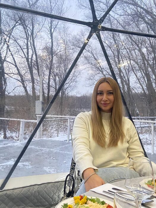 Оранжерея у озера